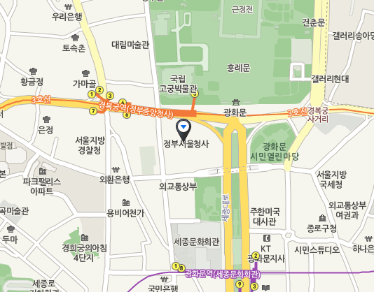 서울특별시 종로구 세종대로 209 (세종로) 안전행정부 행정자료실 정부서울청사 1401호 안전행정부 행정자료실은 5호선 광화문역 1번 출구로 나오셔서 200m 직진하여 횡단보도 건넌 후 100m 정도 직진하시면 오른쪽에 정부서울청사 후문 안내실로 찾아 오실 수 있습니다. 또한 3호선 경복궁역 6번출구로 나오셔서 오른쪽 방향으로 50m 정도 직진 후 횡단보도를 건넌 후 좌측으로 30m 걸으시면 정부서울청사 후문 안내실로 찾아오실 수 있습니다.(후문 안내실에서 별도 안내를 받으신 후 출입이 가능합니다.)